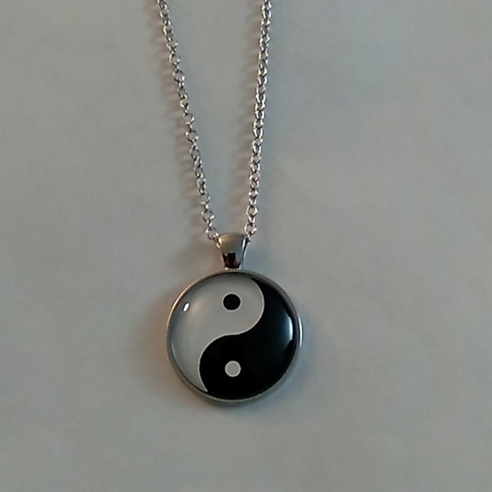 NEW- Necklace - Yin-Yang - Picture 4 of 5
